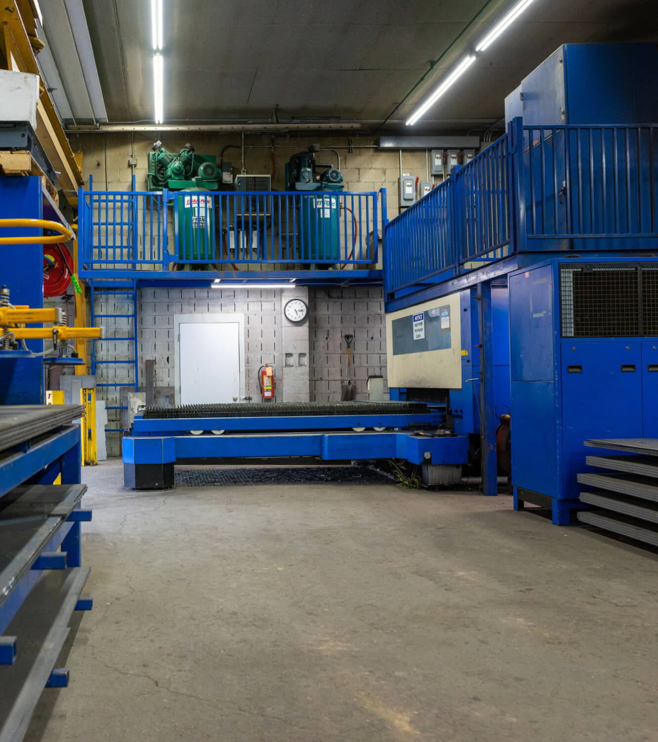 side view of laser cutting machine