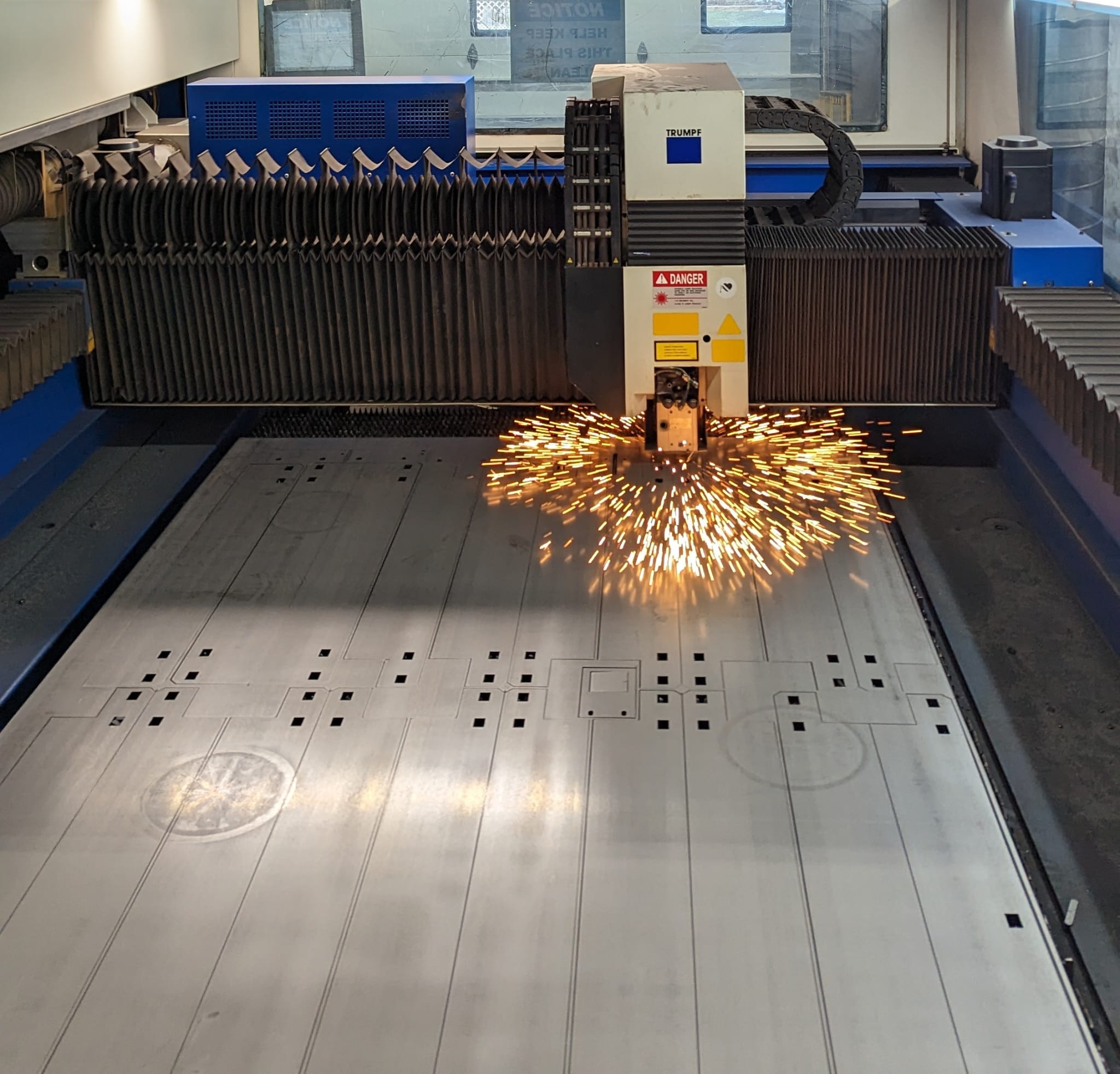 laser cutting machine with sparks 